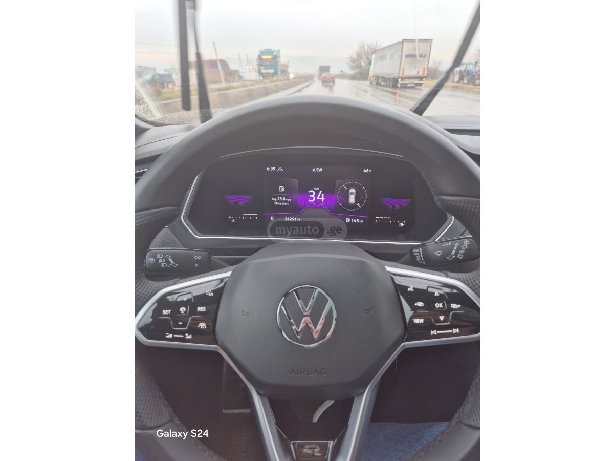 Volkswagen Tiguan - фото 9