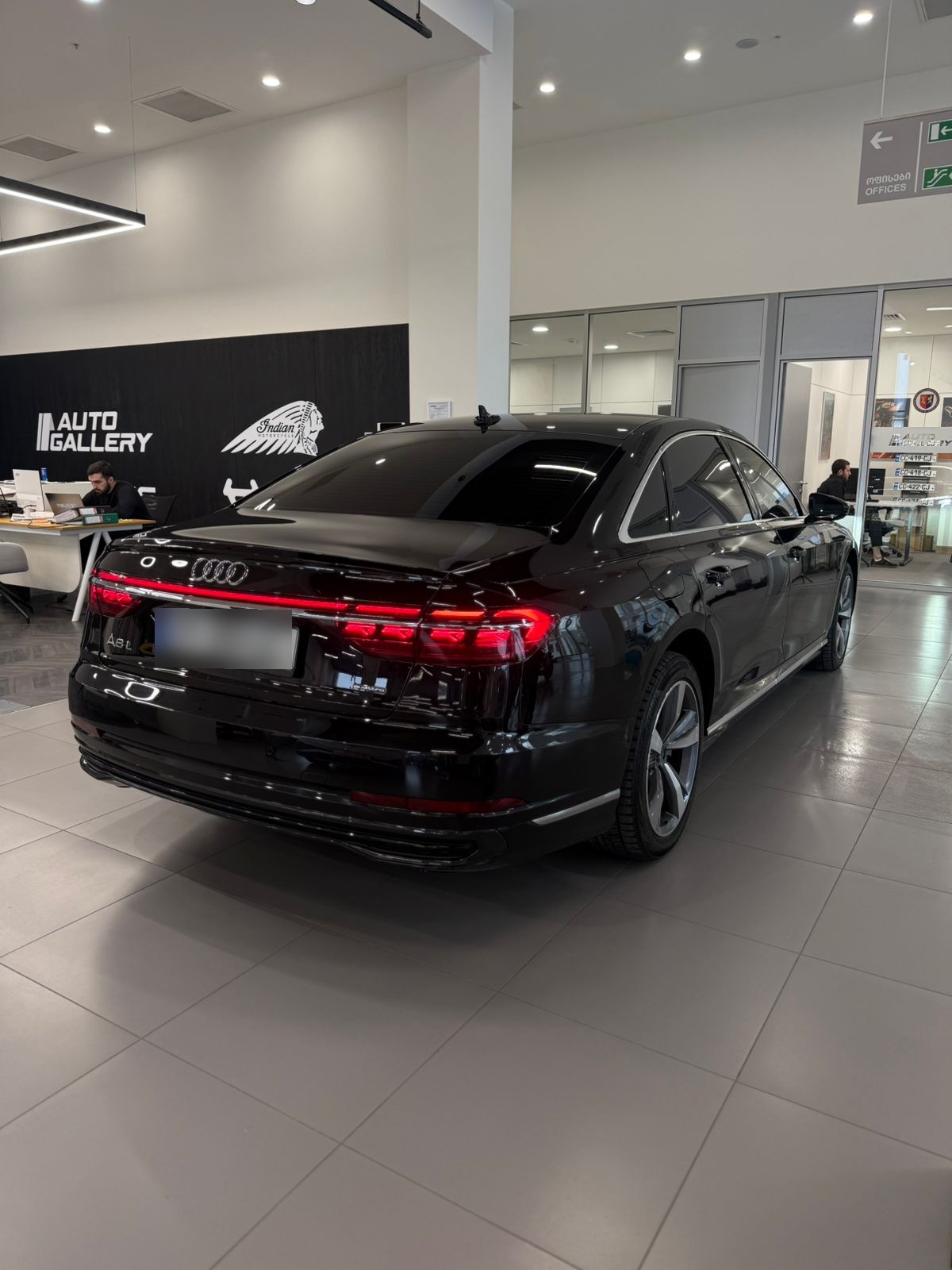 Audi A8 - фото 4