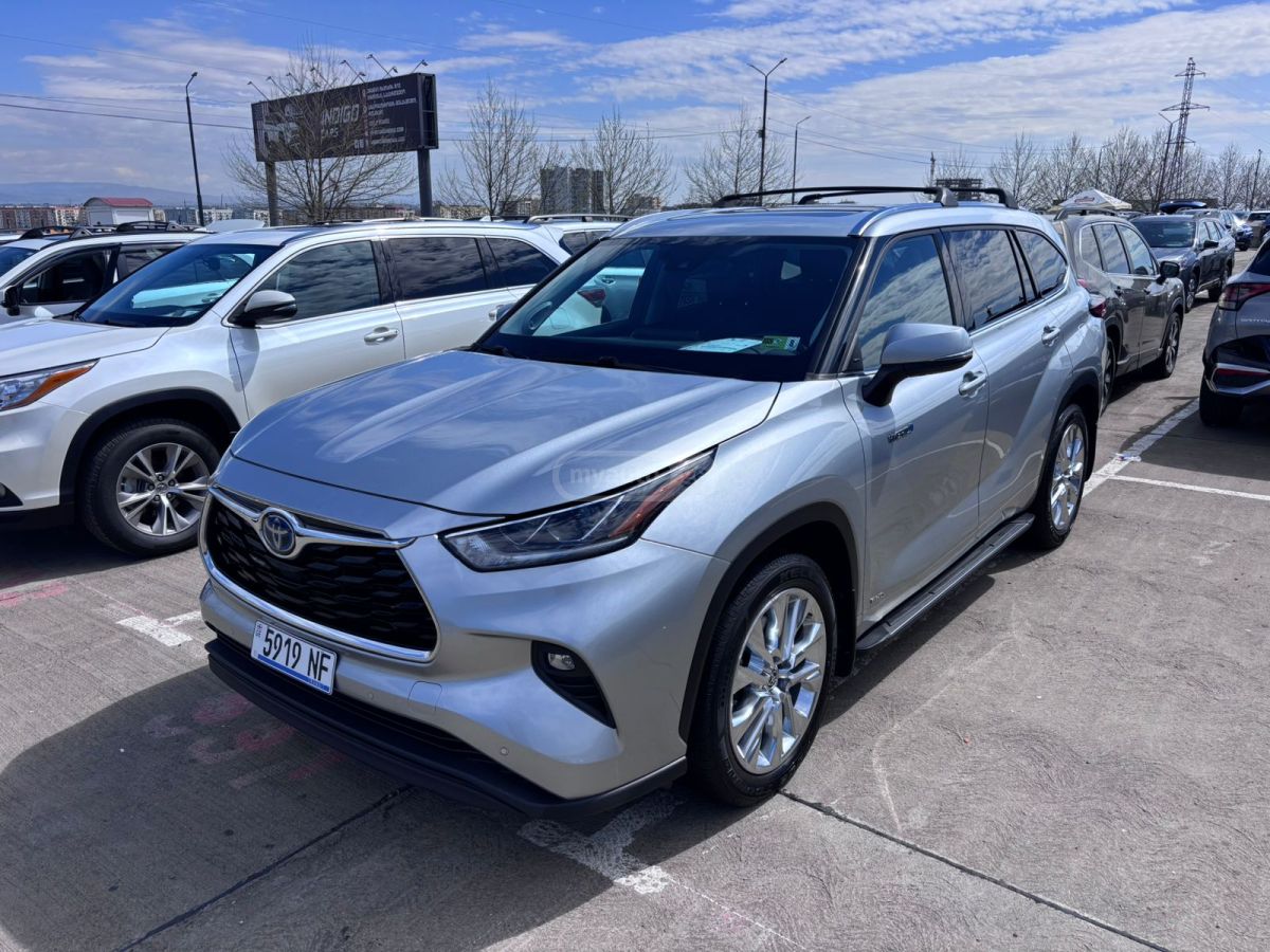 Toyota Highlander - фото 1