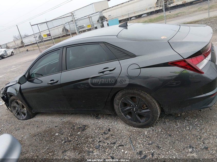 Hyundai Elantra - фото 15