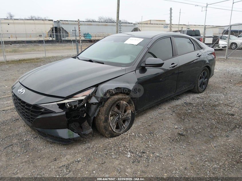 Hyundai Elantra - фото 2