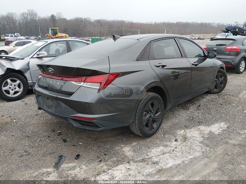 Hyundai Elantra - фото 4