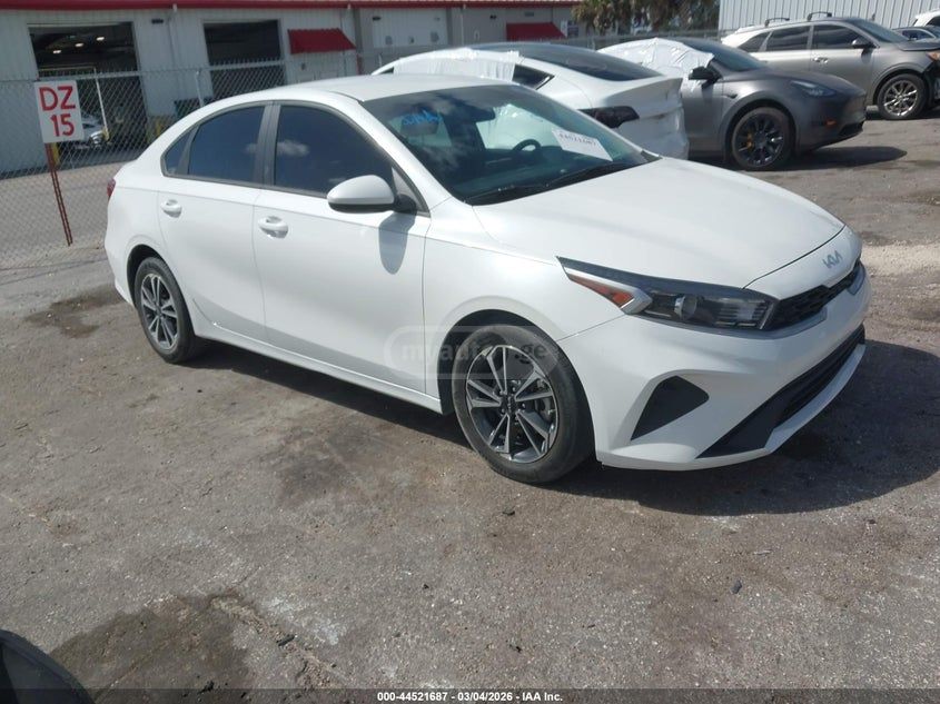 Kia Forte - фото 1