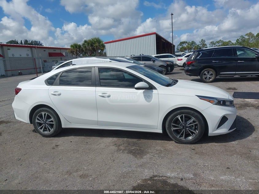 Kia Forte - фото 13