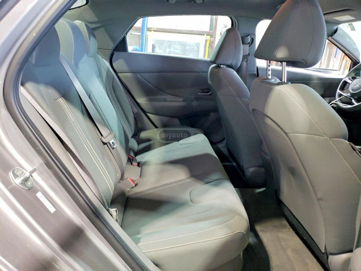 Hyundai Elantra - фото 10