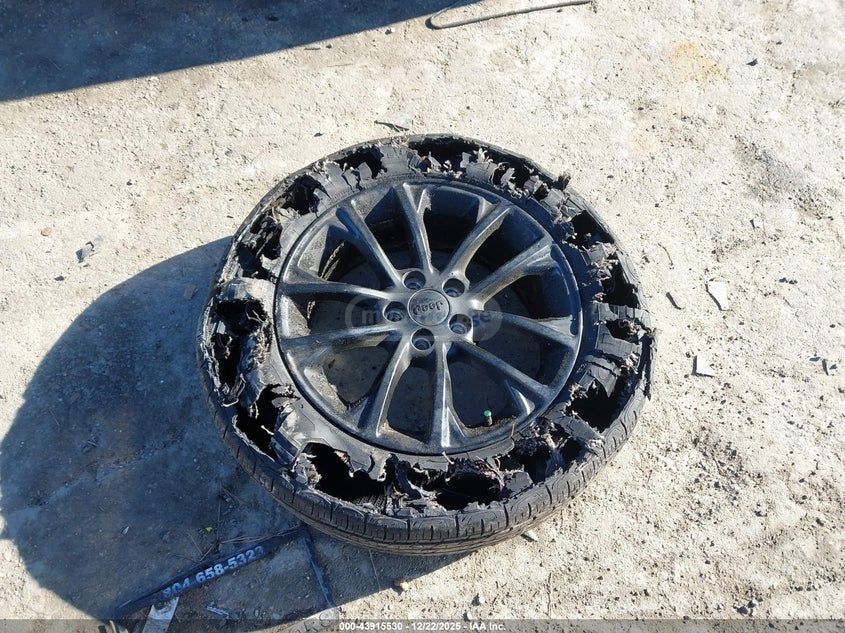 Jeep Cherokee 2023 — миниатюра 12