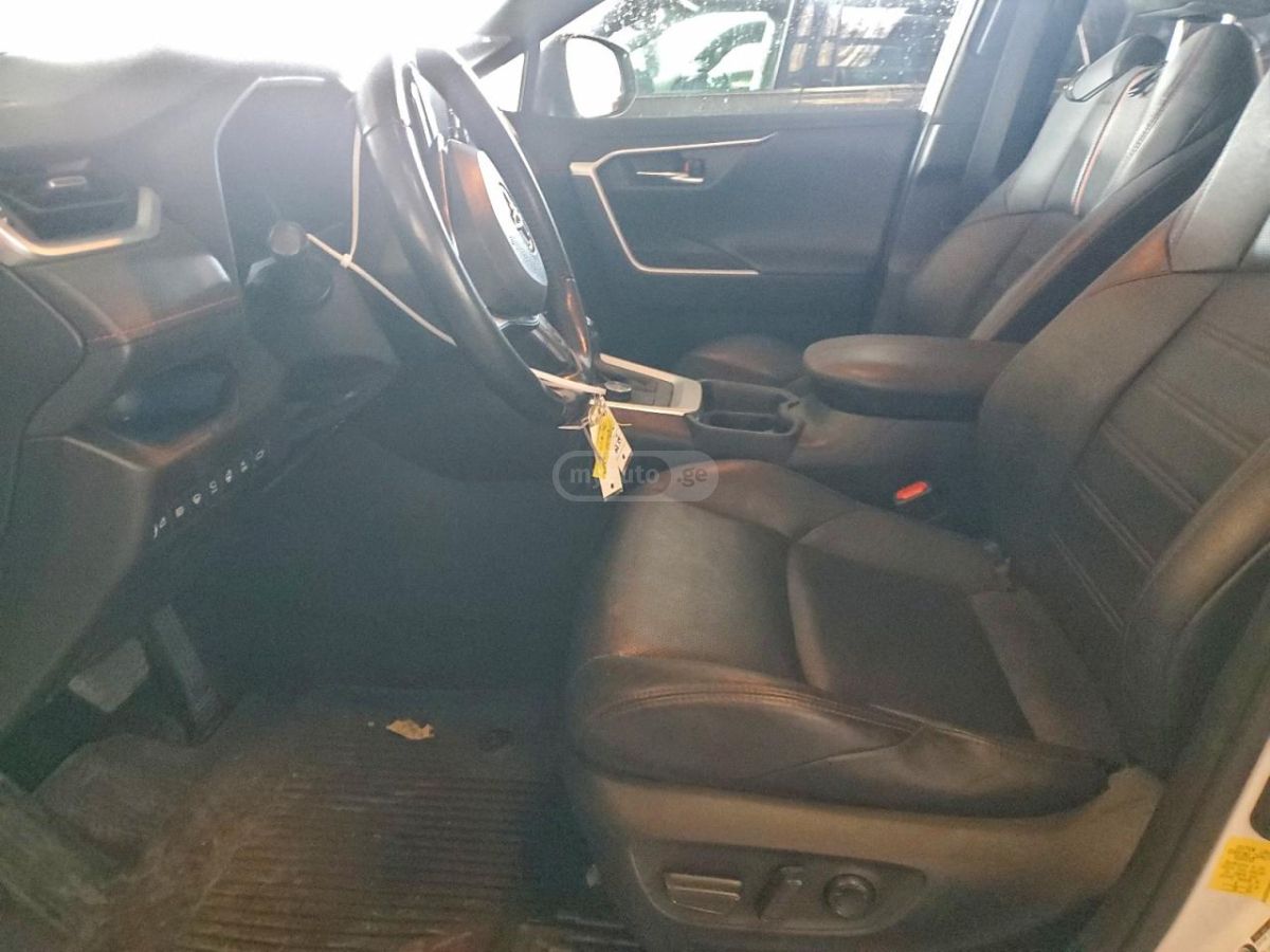 Toyota RAV 4 - фото 7