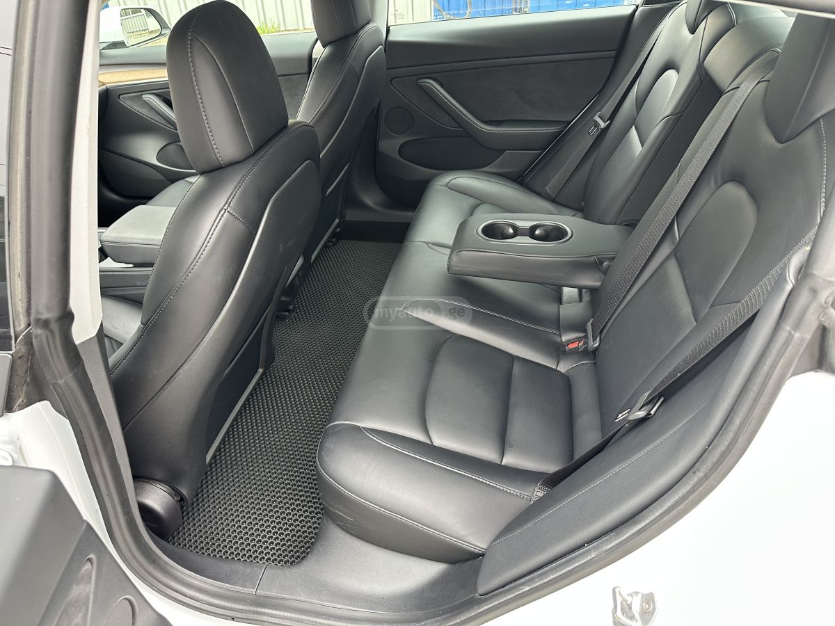 Tesla Model 3 - фото 10