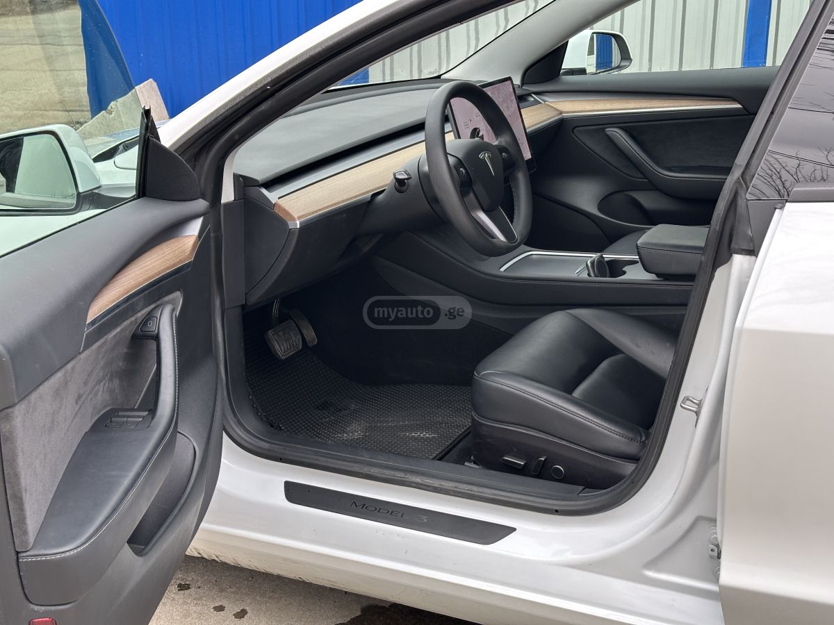 Tesla Model 3 - фото 11