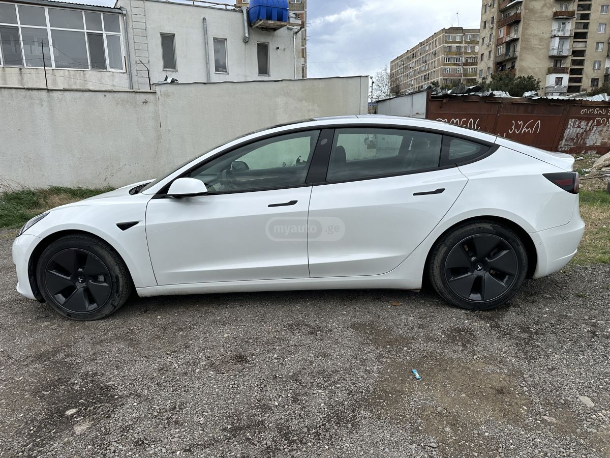 Tesla Model 3 - фото 2