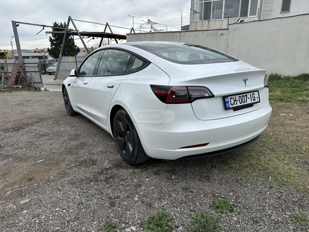 Tesla Model 3 - фото 3
