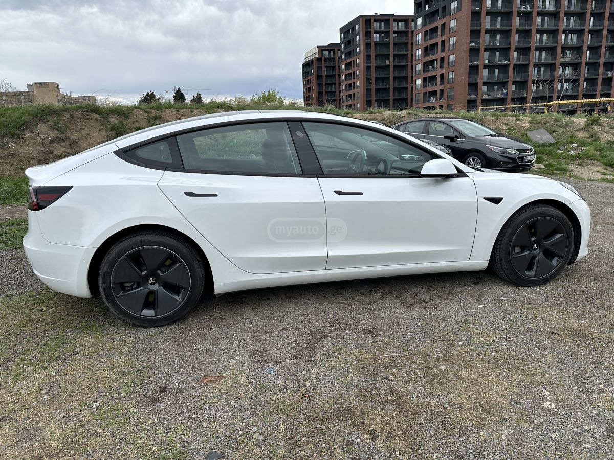 Tesla Model 3 - фото 5