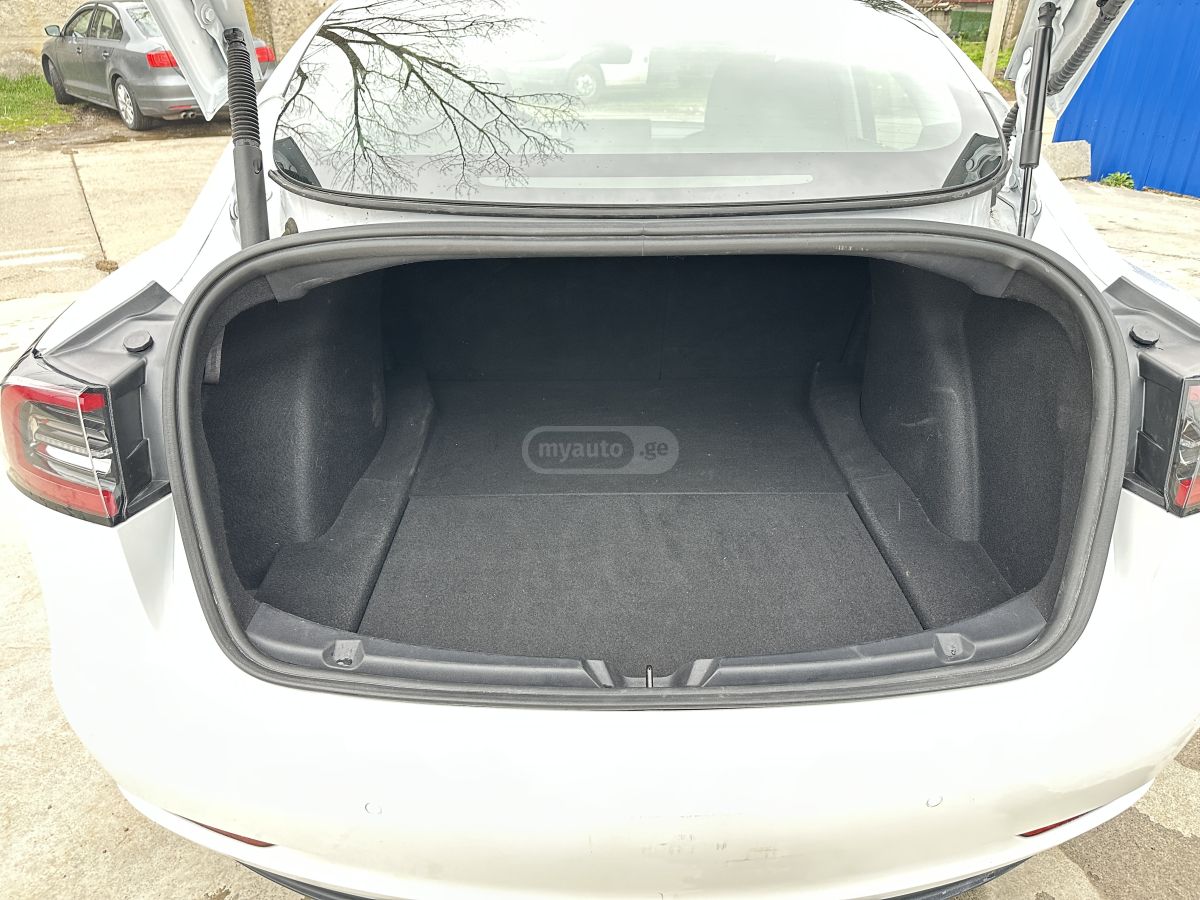 Tesla Model 3 - фото 9