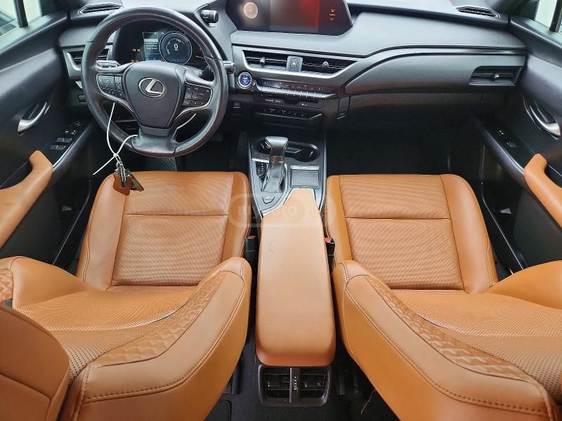 Lexus UX 250 h - фото 4
