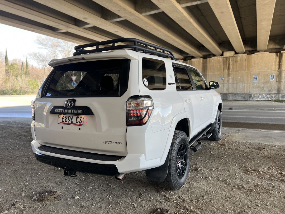Toyota 4 Runner - фото 6
