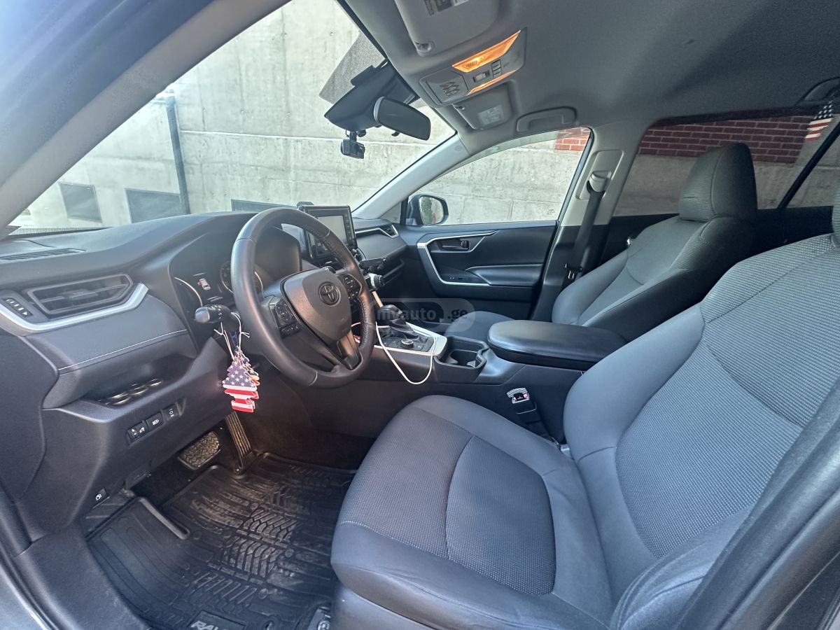 Toyota Rav 4 - фото 5
