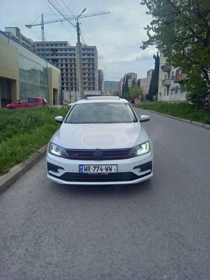 Volkswagen Jetta - фото 1