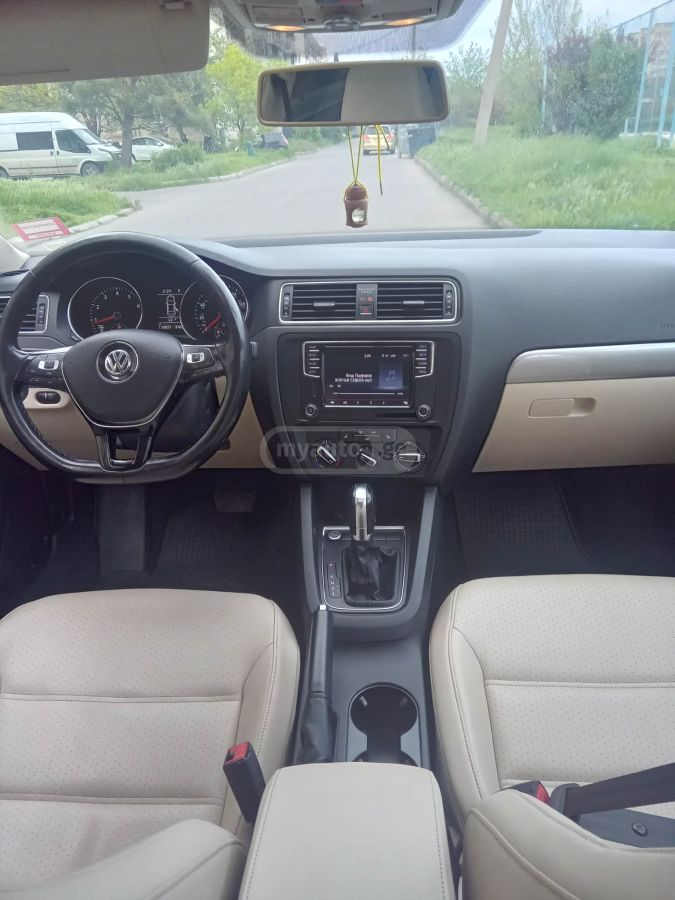 Volkswagen Jetta - фото 5