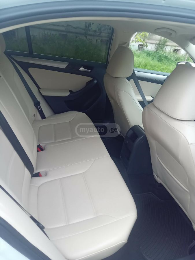 Volkswagen Jetta - фото 6
