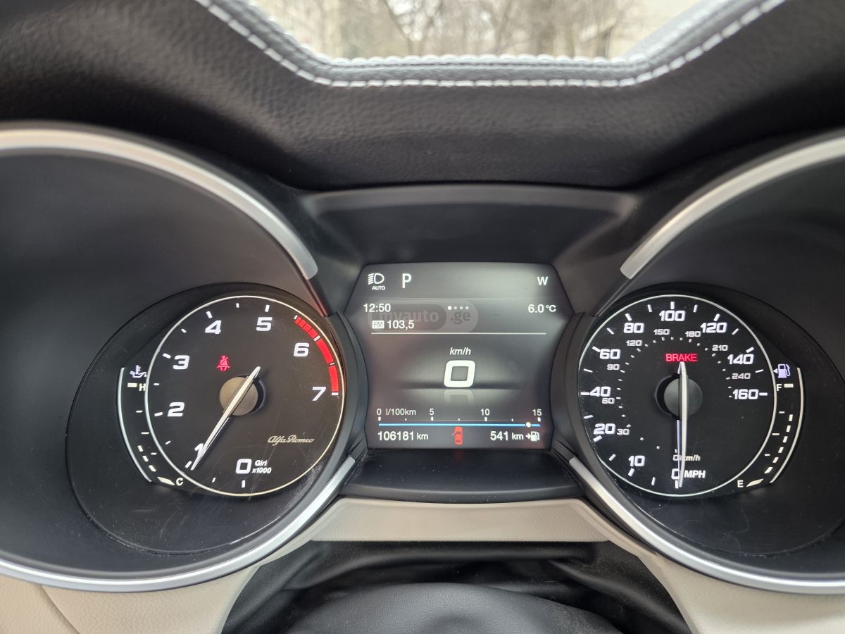 Alfa Romeo Stelvio - фото 8