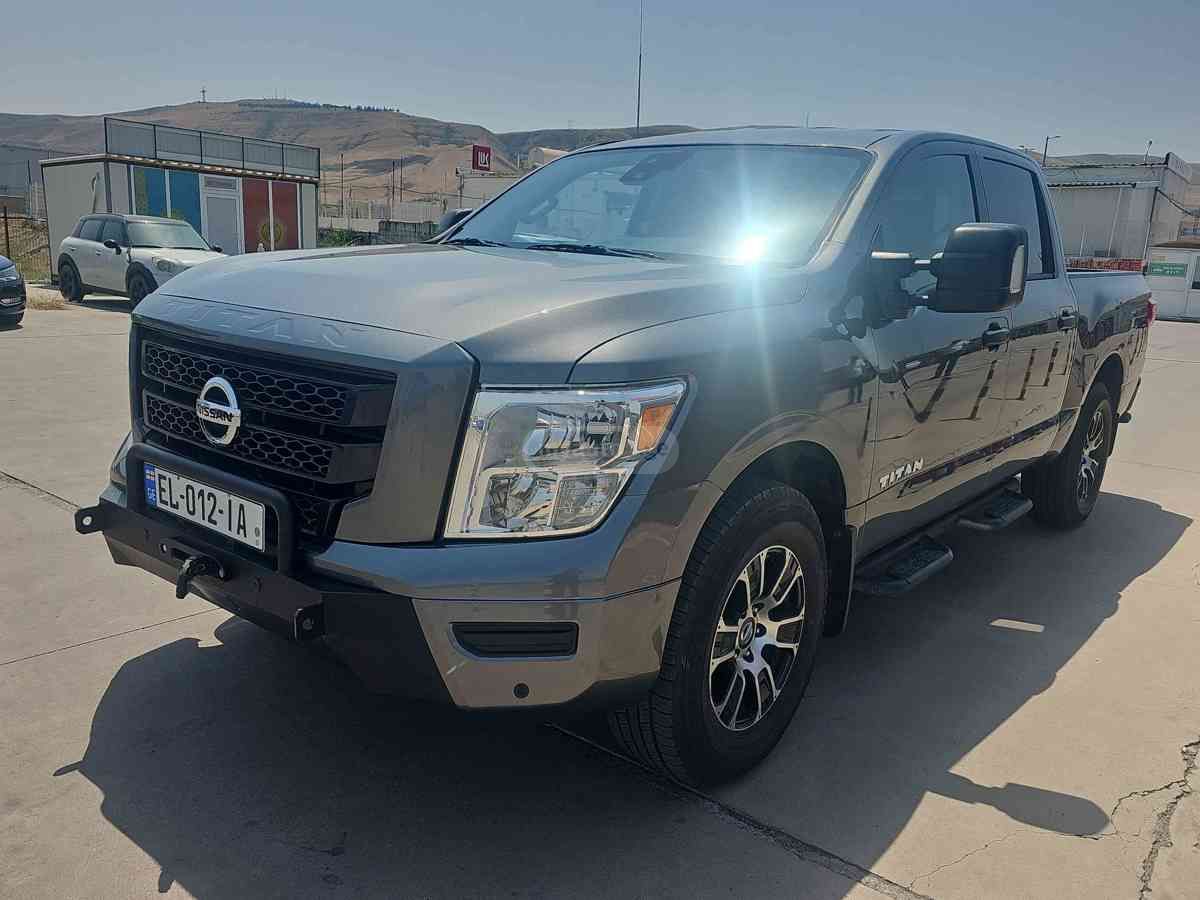 Nissan Titan 2022 — миниатюра 1