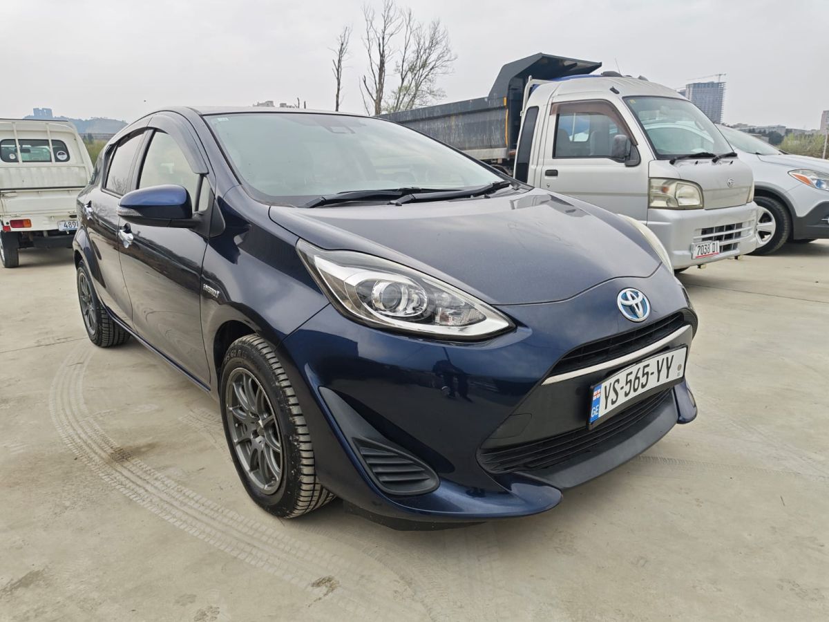 Toyota Aqua - фото 2