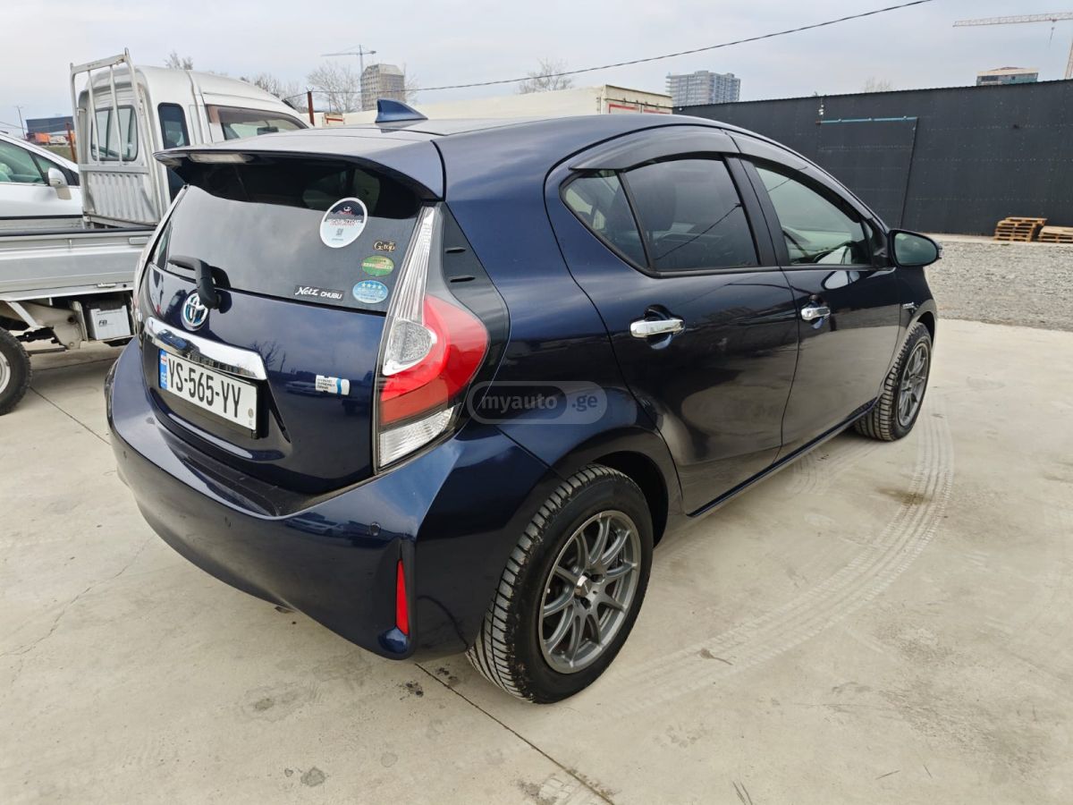 Toyota Aqua - фото 3