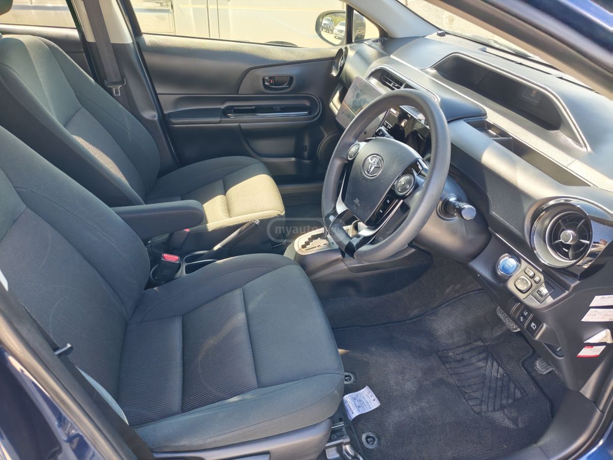 Toyota Aqua - фото 7