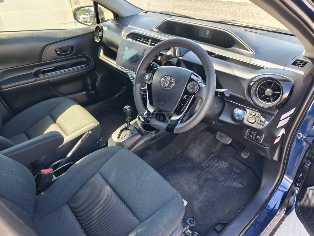 Toyota Aqua - фото 8