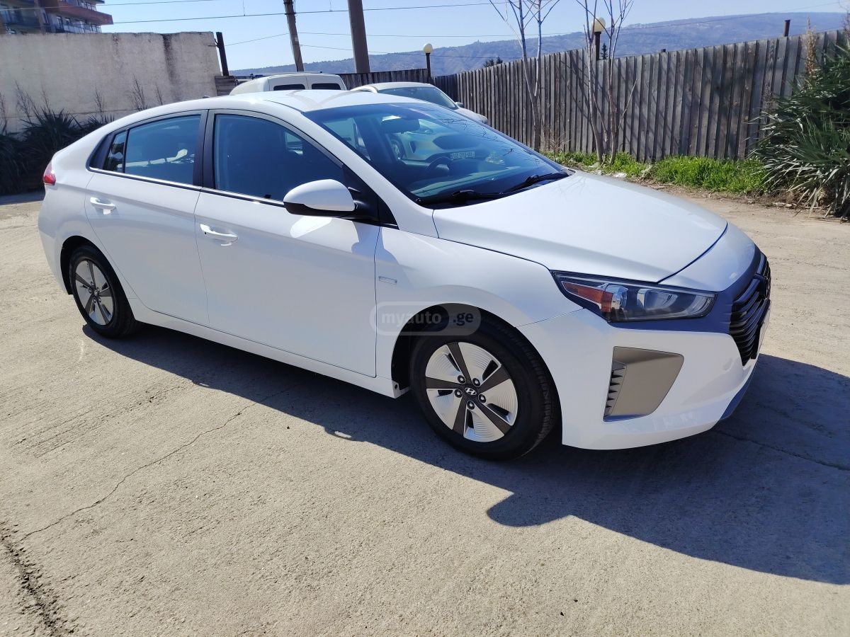 Hyundai Ioniq - фото 1
