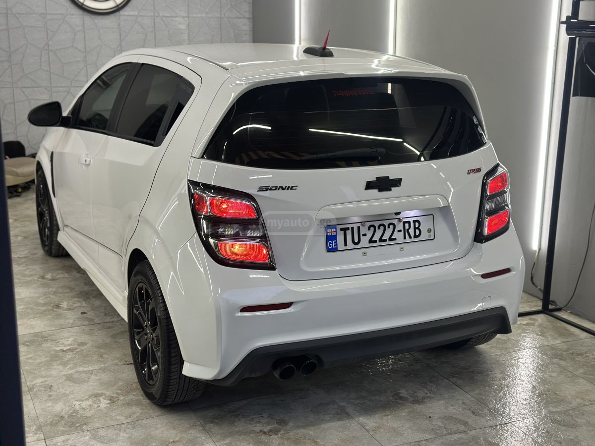 Chevrolet Sonic - фото 4