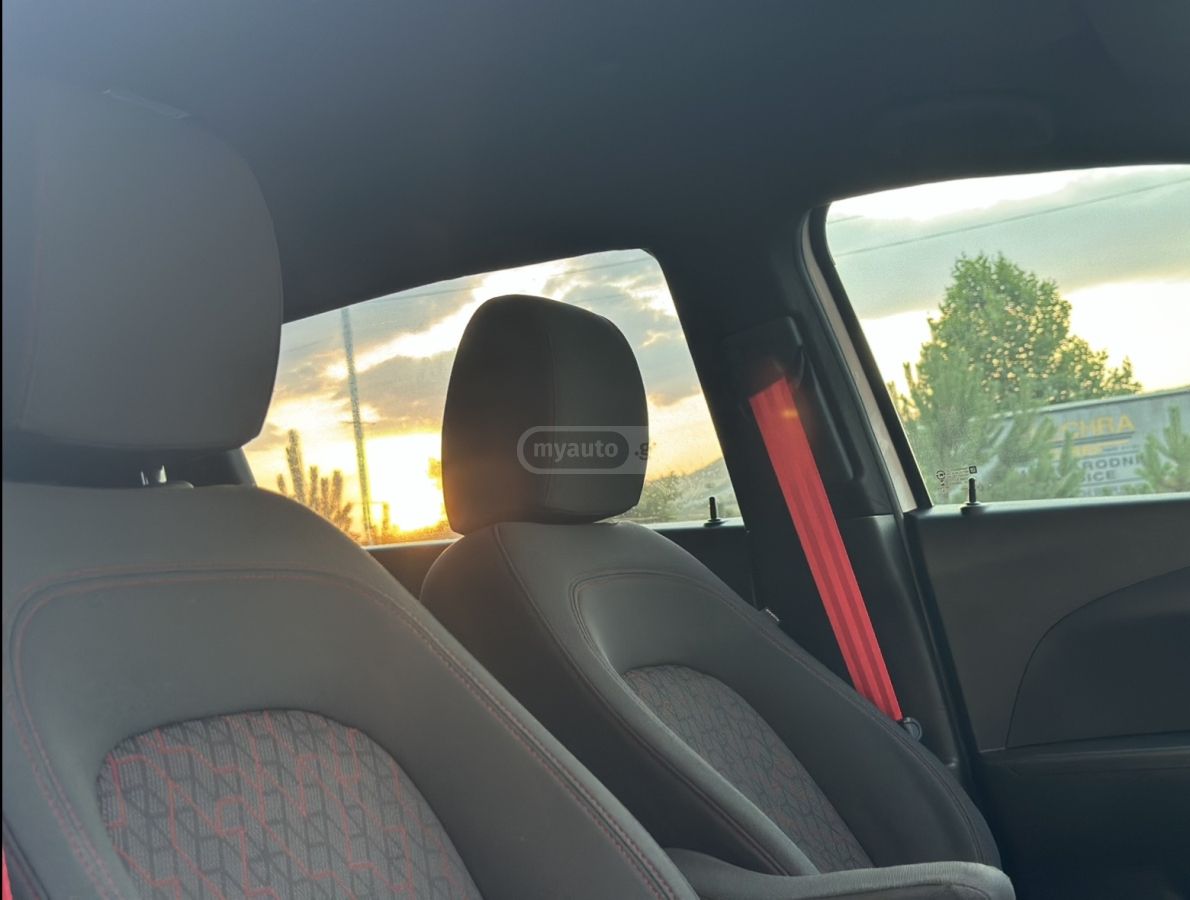 Chevrolet Sonic - фото 8