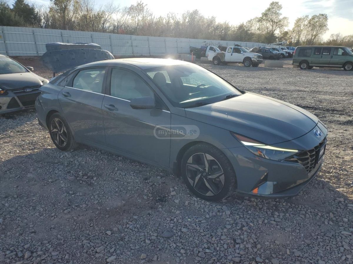 Hyundai Elantra - фото 4