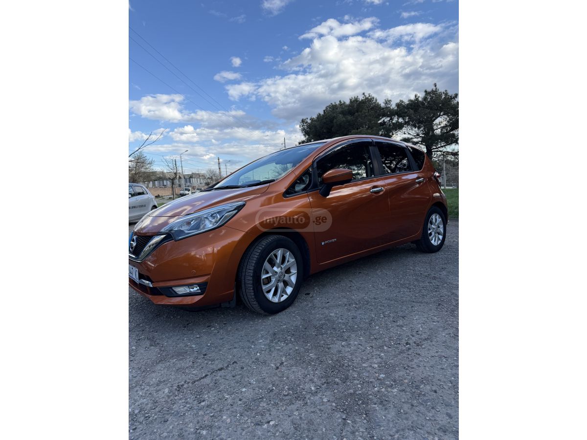 Toyota Aqua - фото 1