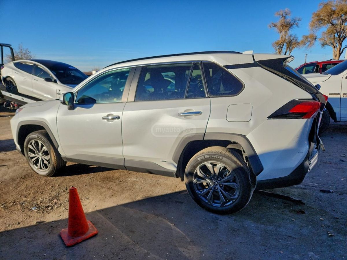 Toyota RAV 4 - фото 2