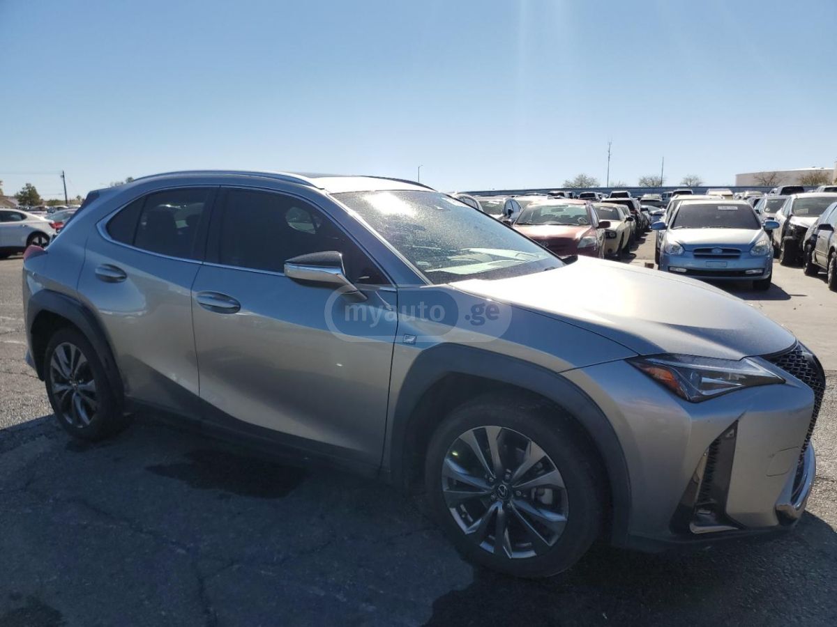 Lexus UX 200 - фото 1