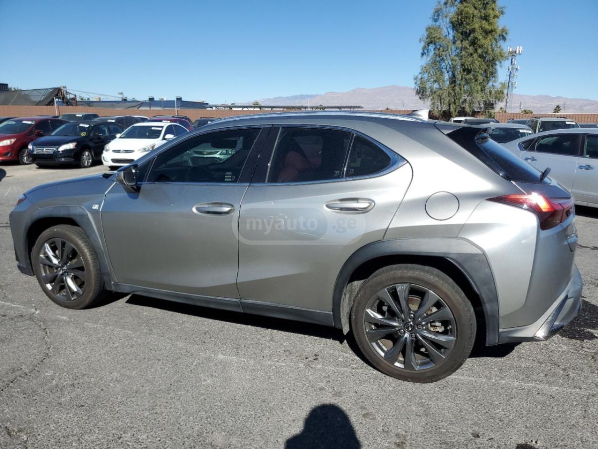 Lexus UX 200 - фото 3