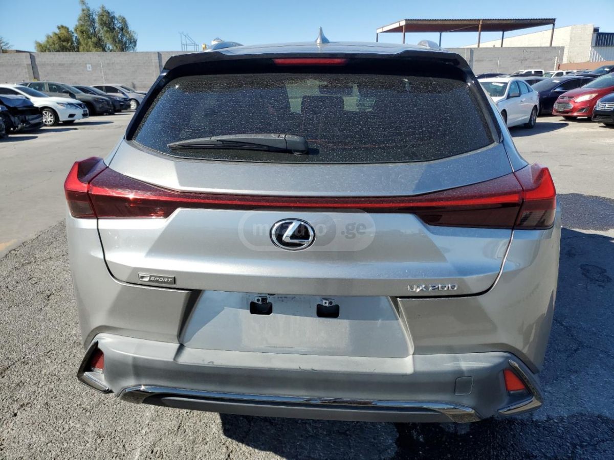 Lexus UX 200 - фото 5