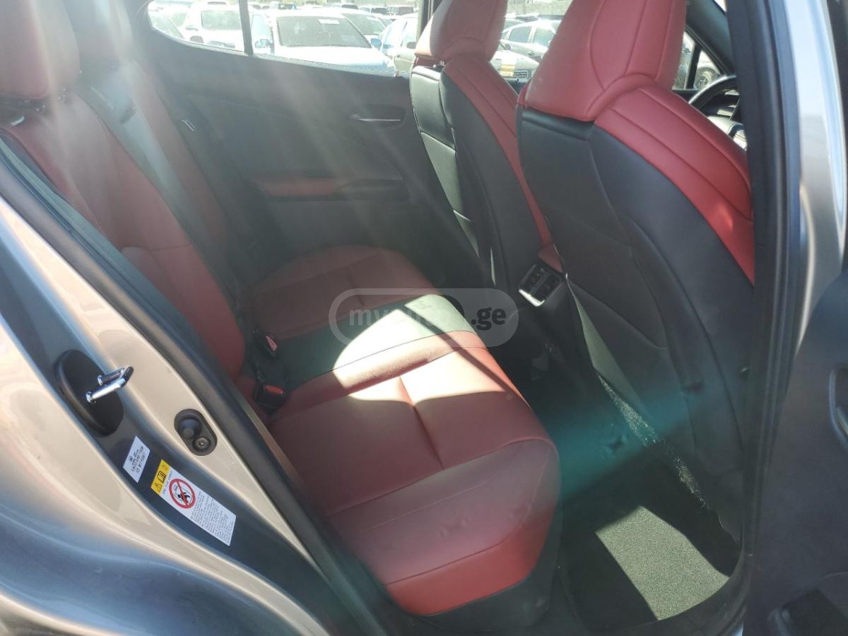 Lexus UX 200 - фото 7