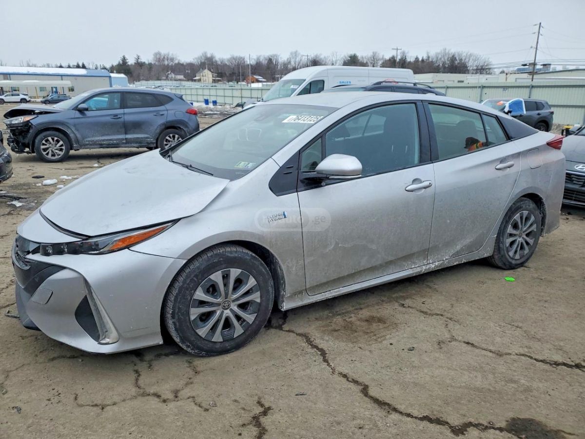 Toyota Prius Prime LE 5dr Hatchback CVT 2020 — миниатюра 1