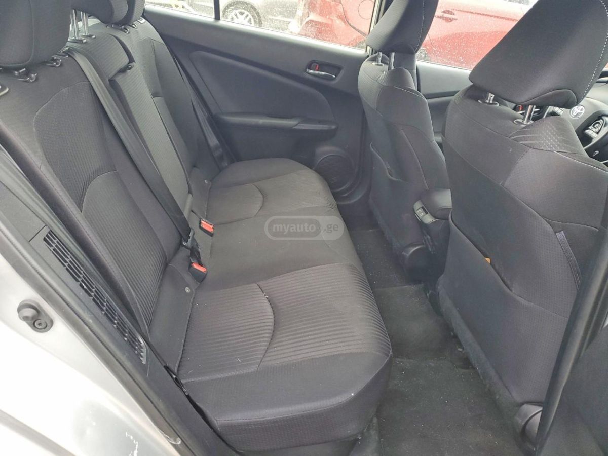 Toyota Prius Prime LE 5dr Hatchback CVT 2020 — миниатюра 10