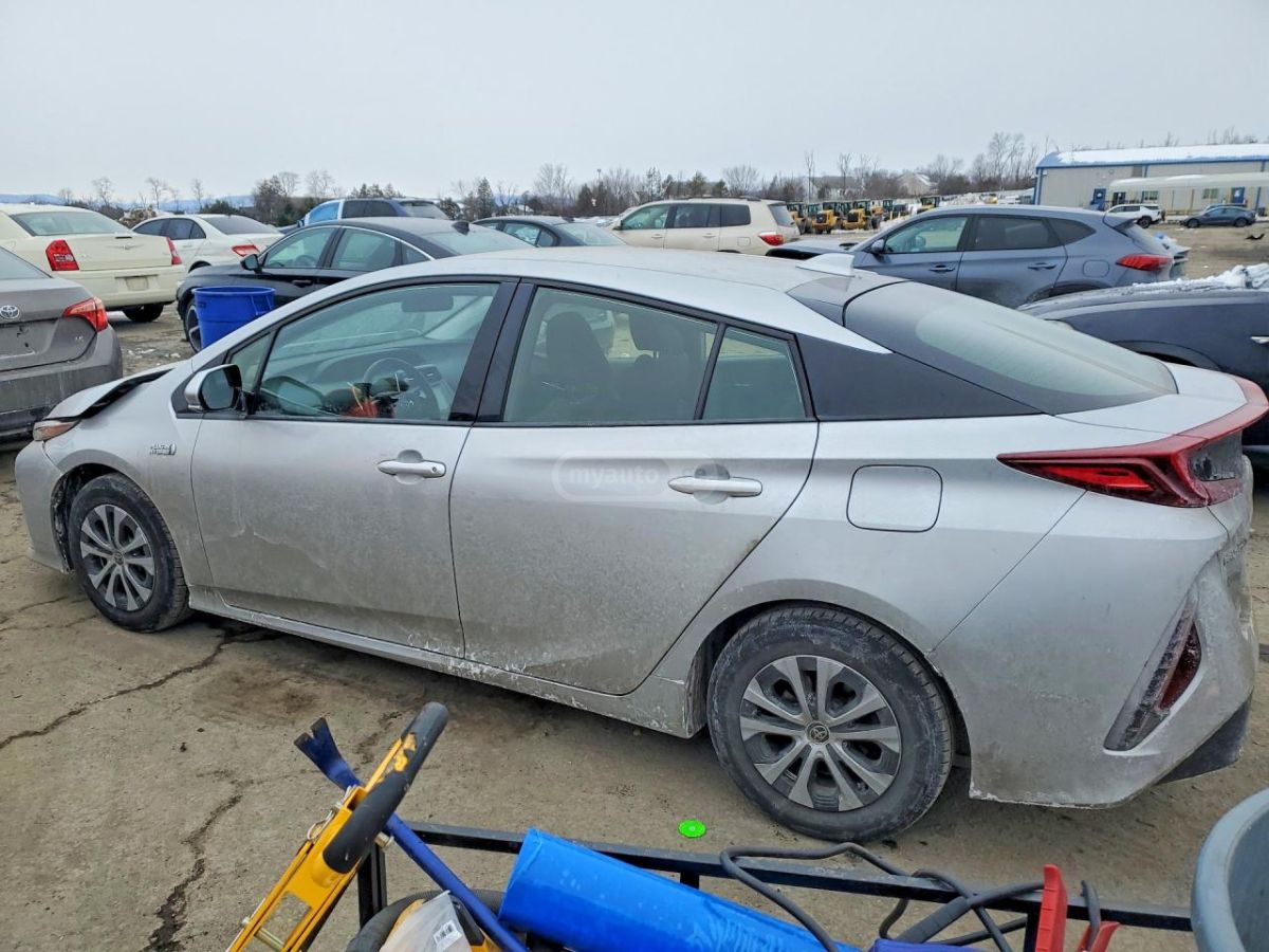 Toyota Prius Prime LE 5dr Hatchback CVT 2020 — миниатюра 2