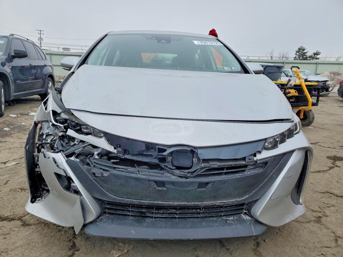Toyota Prius Prime LE 5dr Hatchback CVT 2020 — миниатюра 5