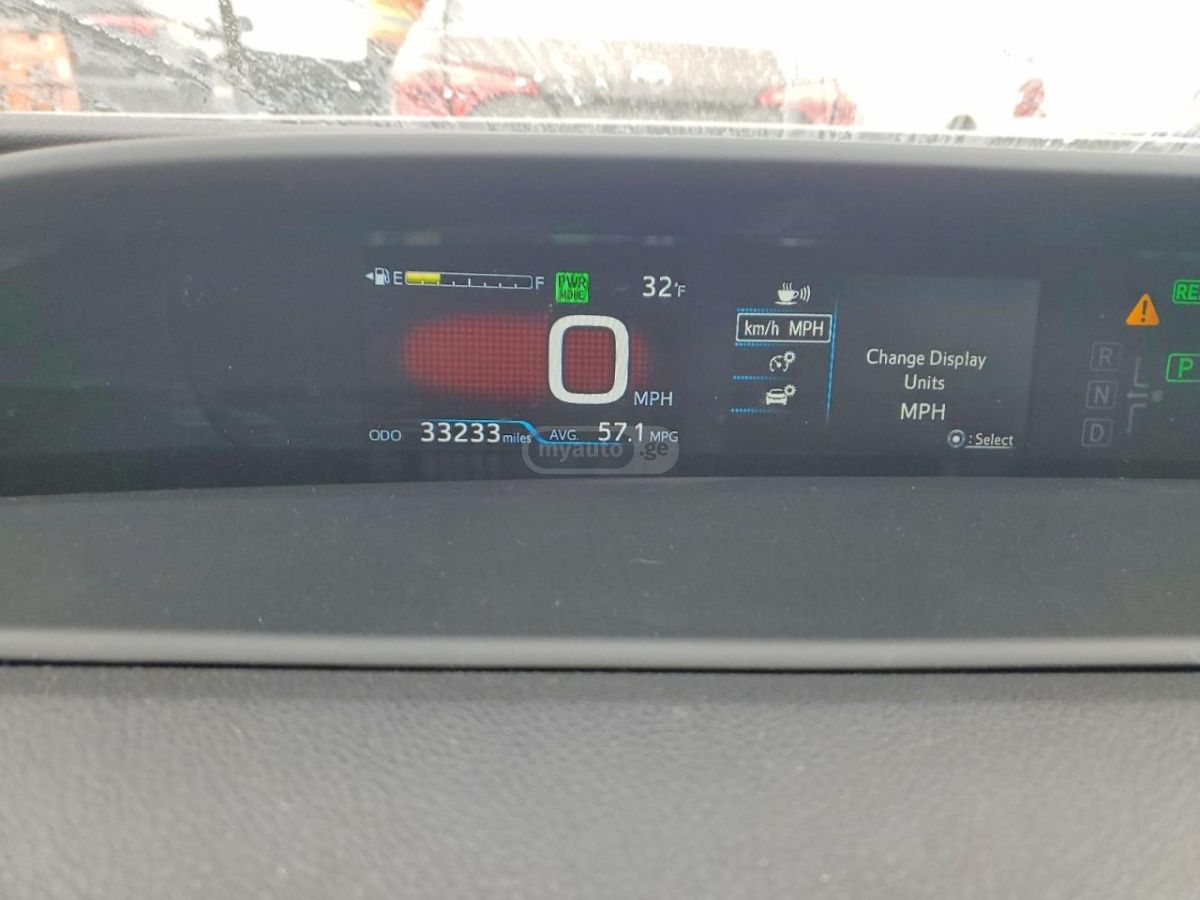 Toyota Prius Prime LE 5dr Hatchback CVT 2020 — миниатюра 9