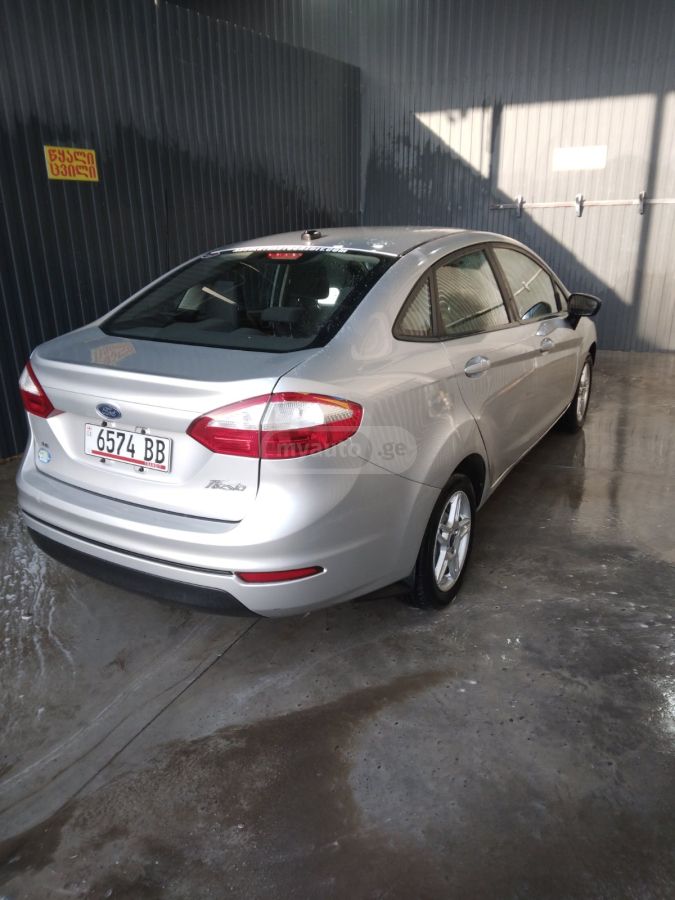 Ford Fiesta - фото 2