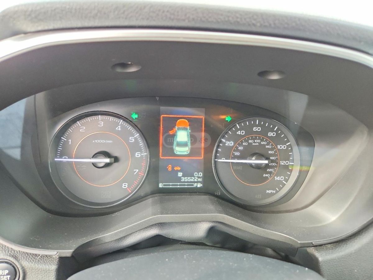 Subaru Premium 4dr All-Wheel Drive CV — миниатюра 9