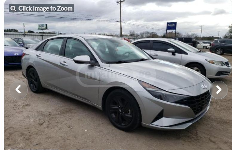 Hyundai Elantra - фото 1