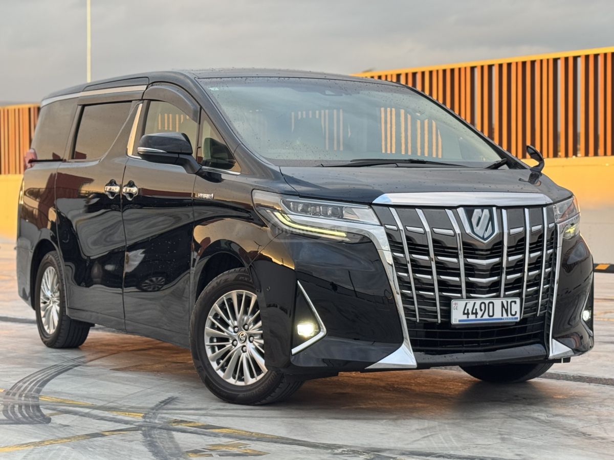 Toyota Alphard - фото 2
