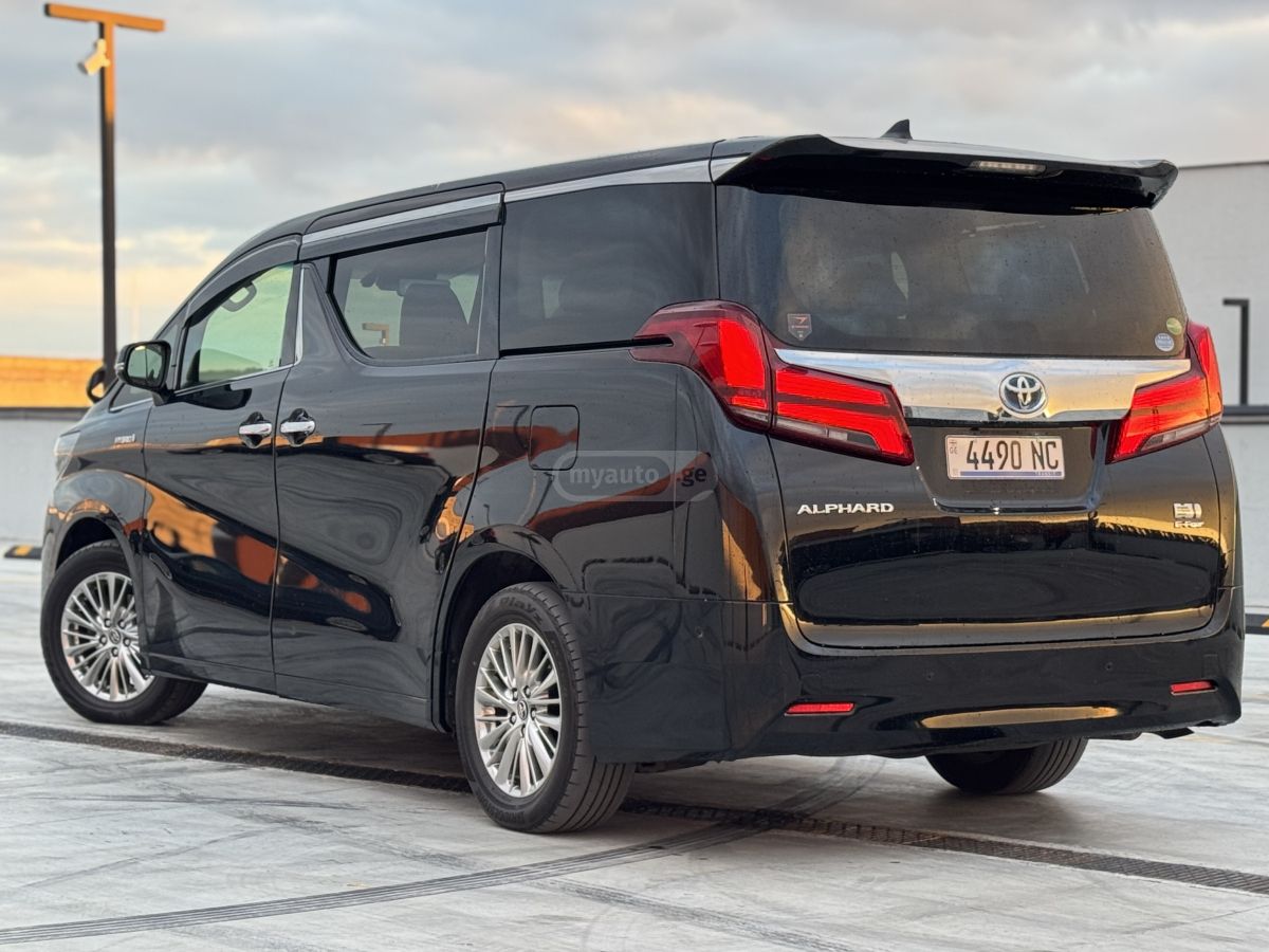 Toyota Alphard - фото 4