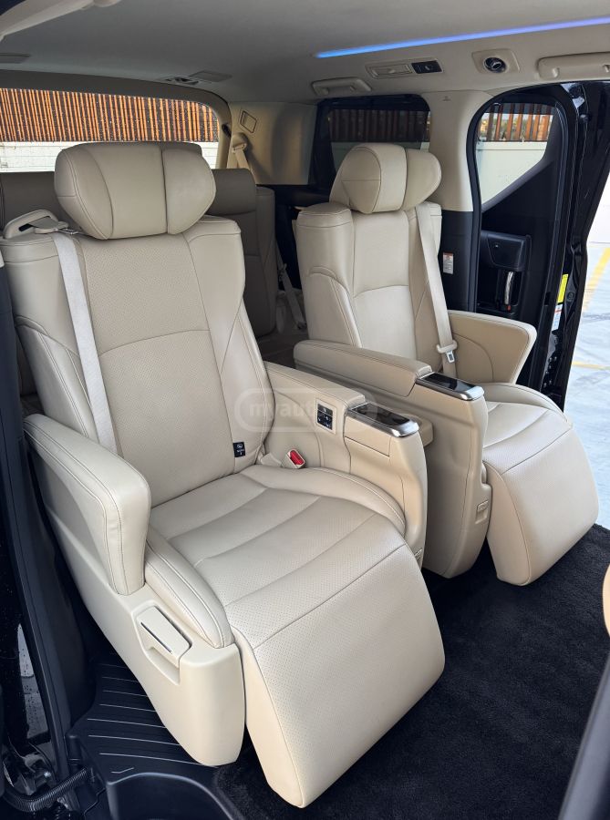 Toyota Alphard - фото 7
